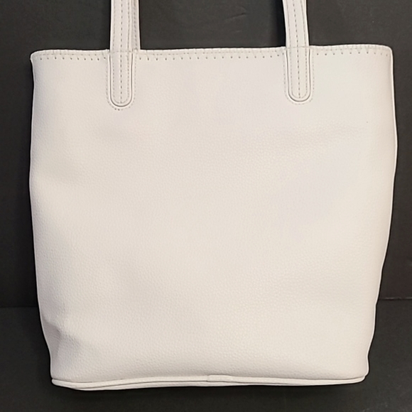 Liz Clairborne Bucket Purse White with Beige Lining and a Separated inside - Picture 4 of 15